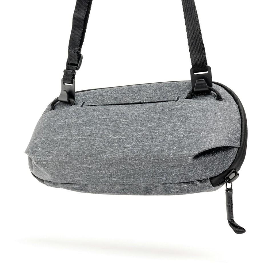 Сумка Peak Design Tech Pouch Small Charcoal (BTP-S-CH-1) - фото 4 Сумка Peak Design Tech Pouch Small Charcoal (BTP-S-CH-1) - фото 4
