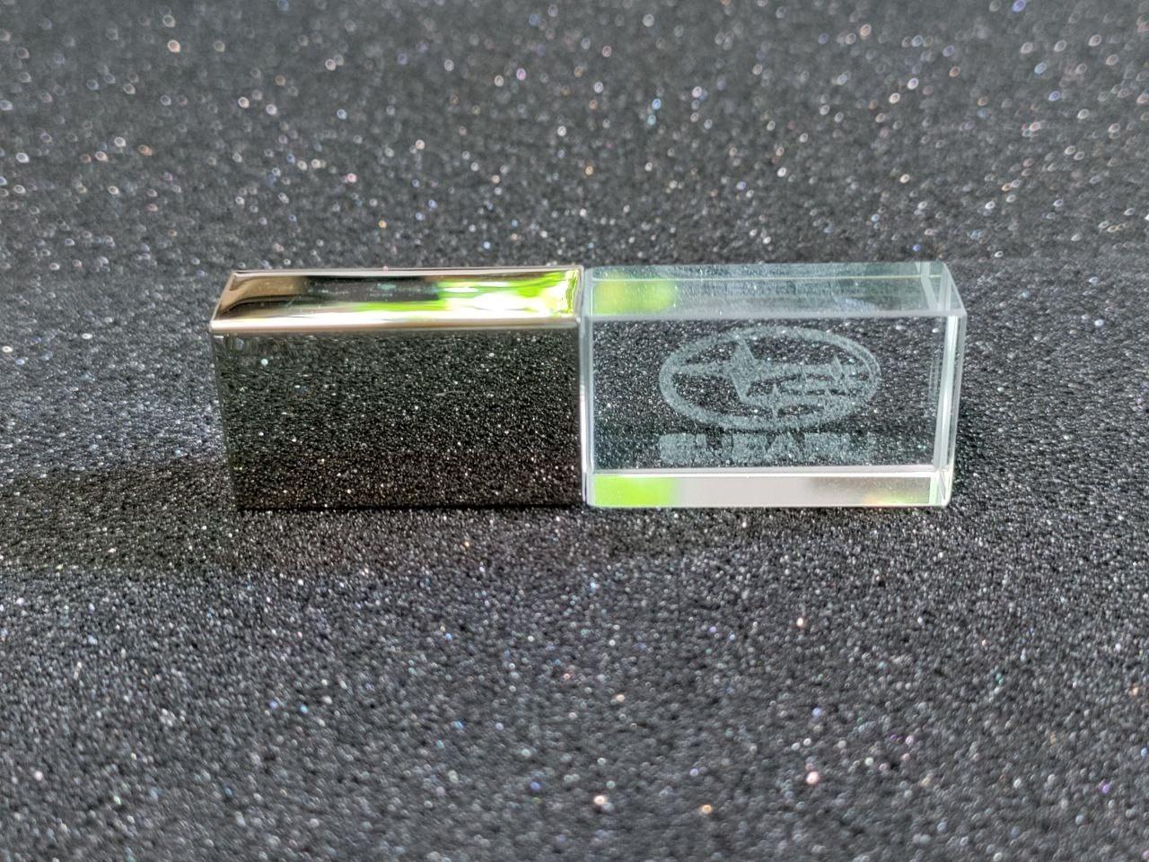 Флешка з логотипом Subaru 32 ГБ (1409342533)