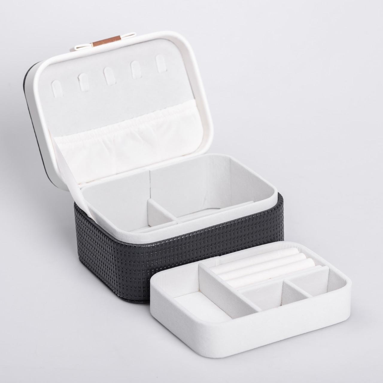 Шкатулка для украшений из эко кожи 15,5x11,5x8,5 см (6728) Шкатулка для украшений из эко кожи 15,5x11,5x8,5 см (6728)