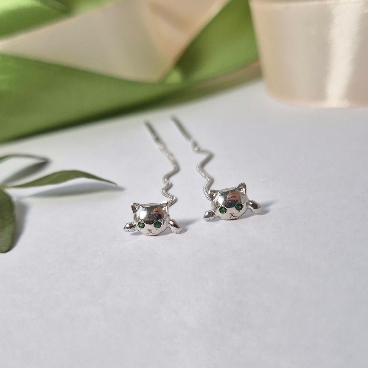 Серьги серебряные Котенок протяжки цепочки с зелеными глазами серебро 925 пробы (5052/1р) Серьги серебряные Котенок протяжки цепочки с зелеными глазами серебро 925 пробы (5052/1р)
