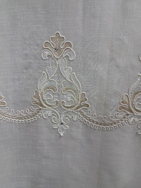 Гардина из искусственного батиста с вышивкой кордовой нитью и стразами 400х270 см - фото 4 Гардина из искусственного батиста с вышивкой кордовой нитью и стразами 400х270 см - фото 4