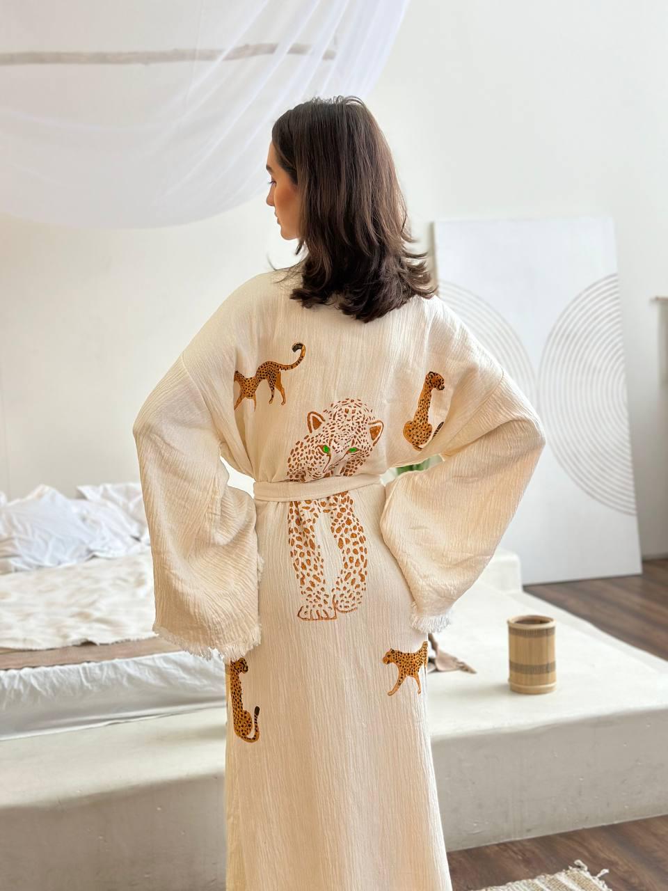 Халат-кимоно женский one size Белый с леопардом - фото 4