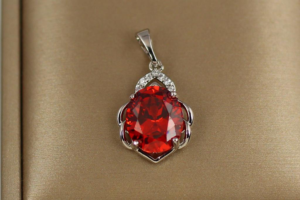 Кулон Xuping Jewelry Сицилия с красным камнем 1,9 см Серебристый (29738431) Кулон Xuping Jewelry Сицилия с красным камнем 1,9 см Серебристый (29738431)