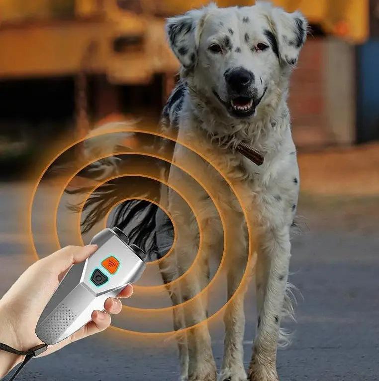 Відлякувач собак ультразвуковий Ultrasonic Dog Repeller PU70 8669 з ліхтариком Black (609372) - фото 2 Відлякувач собак ультразвуковий Ultrasonic Dog Repeller PU70 8669 з ліхтариком Black (609372) - фото 2