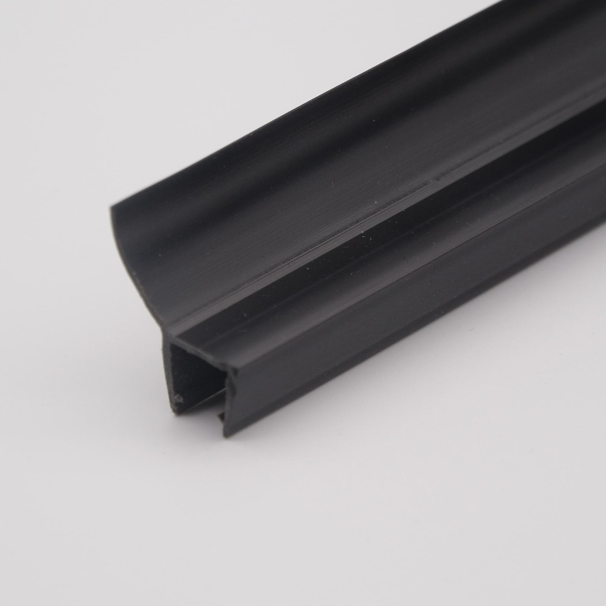 Уплотнитель стекло/стекло под 135 градусов для стекла 8 мм 2200 мм Черный
