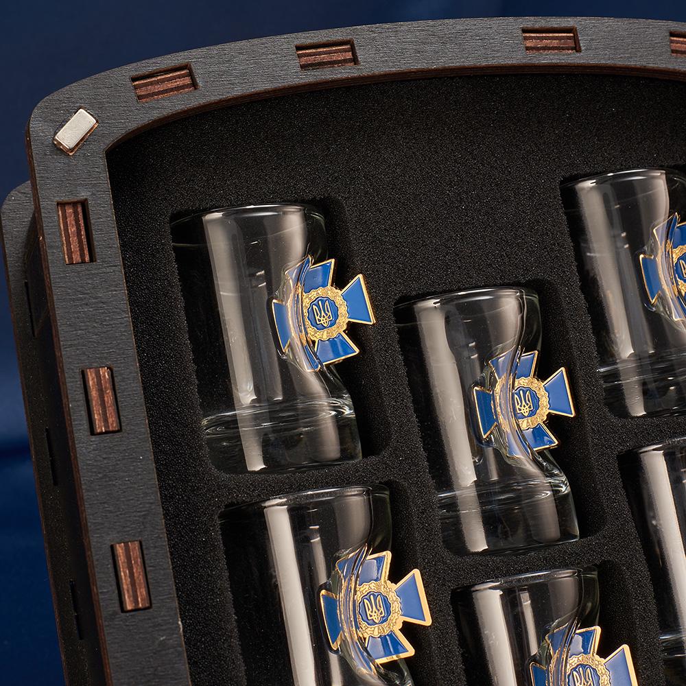 Подарочный набор рюмок с шевроном СБУ маленький (28421067) - фото 6 Подарочный набор рюмок с шевроном СБУ маленький (28421067) - фото 6
