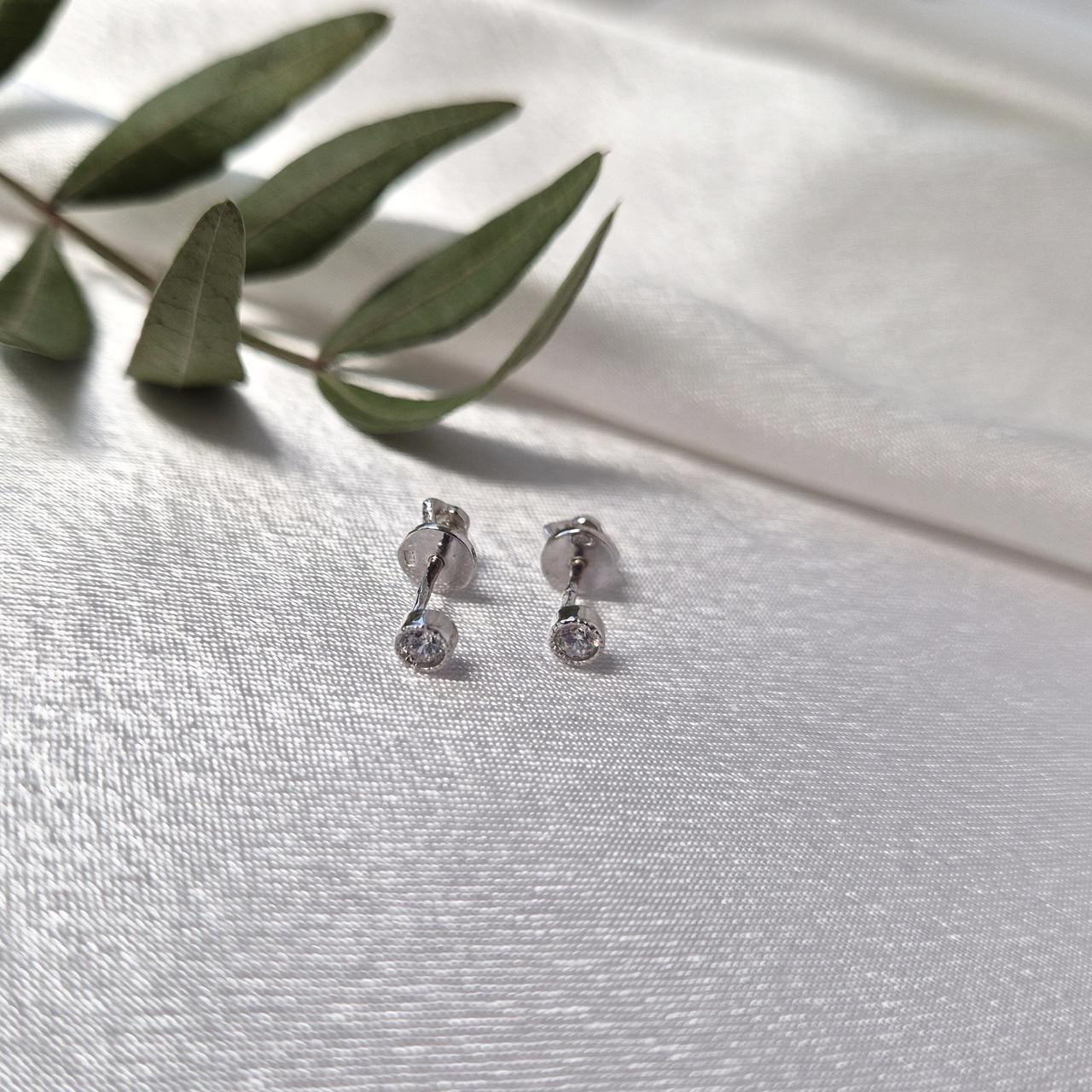 Серьги гвоздики на закрутках белый камень 3 мм серебро 925 пробы родированное 1,20 г (54024г)