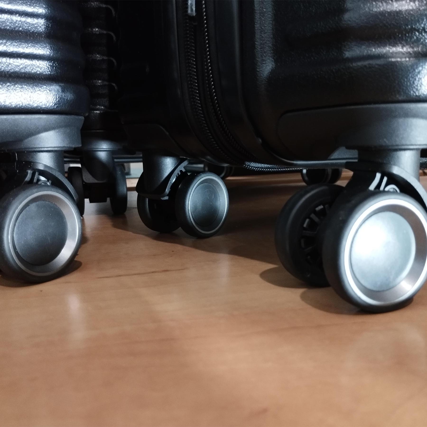 Валіза Swissbrand Paris M Black (SWB_LHPAR001M) - фото 4 Валіза Swissbrand Paris M Black (SWB_LHPAR001M) - фото 4