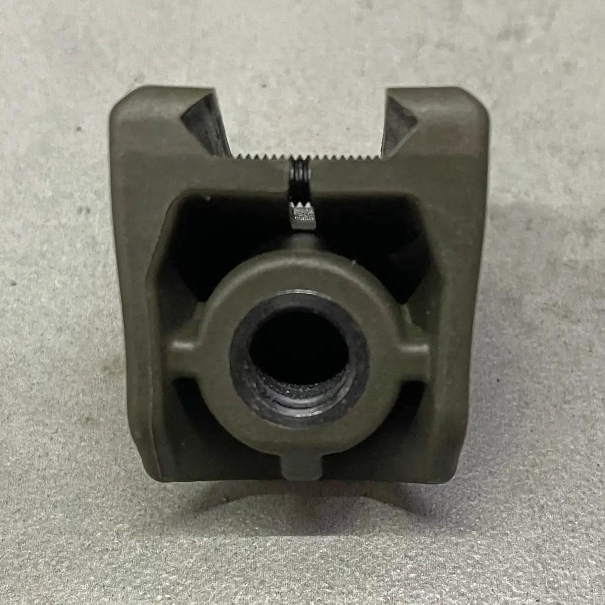 Рукоятка переноса огня DLG Tactical DLG-151 на Picatinny упор на цевье с гнездом для QD антабки Олива (242840) - фото 5 Рукоятка переноса огня DLG Tactical DLG-151 на Picatinny упор на цевье с гнездом для QD антабки Олива (242840) - фото 5