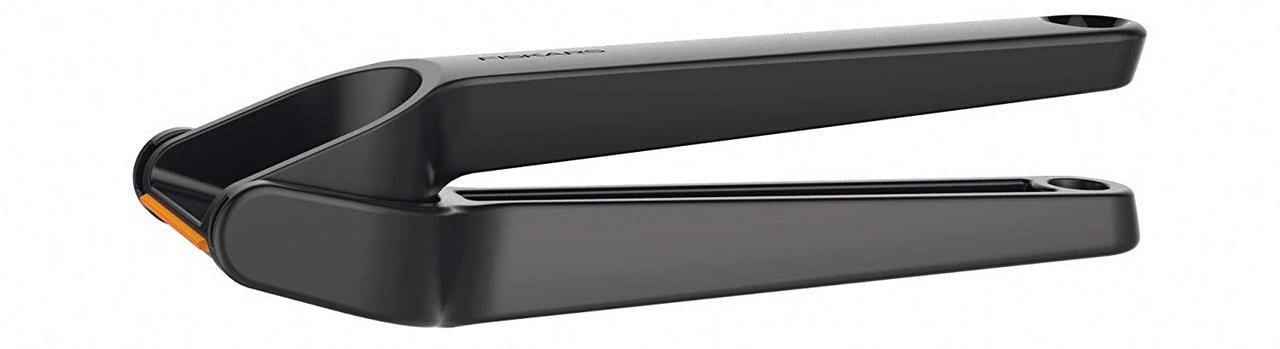 Пресс для чеснока Fiskars Functional Form нержавеющая сталь и пластик 17х7,5 см Черный с оранжевым (1885795143)