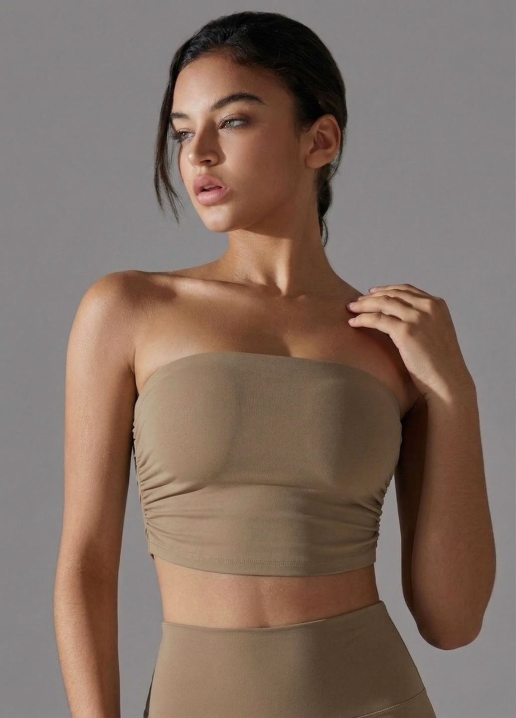 Топ бандо без бретелей для спорта фитнеса и повседневности со съемными чашками однотонный M Мокко (70297/M)