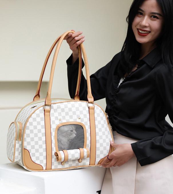 Сумка для переноски домашних питомцев CosmoPet CP-37 43х29х23 см White (3_04941) - фото 6 Сумка для переноски домашних питомцев CosmoPet CP-37 43х29х23 см White (3_04941) - фото 6