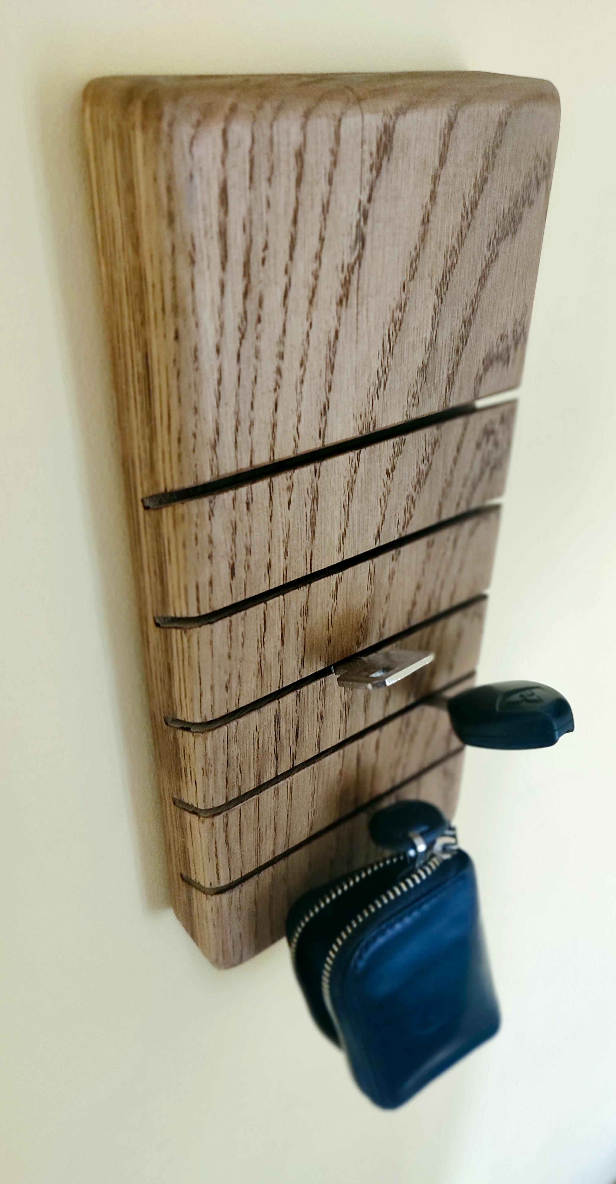 Ключниця настінна з масива деревини HomeDeco 13х30х4 см