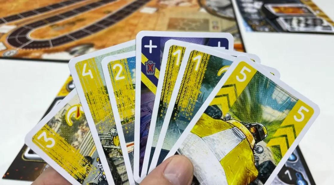 Настольная игра Турбо: Жара на треке (LOB2301UA) - фото 6 Настольная игра Турбо: Жара на треке (LOB2301UA) - фото 6