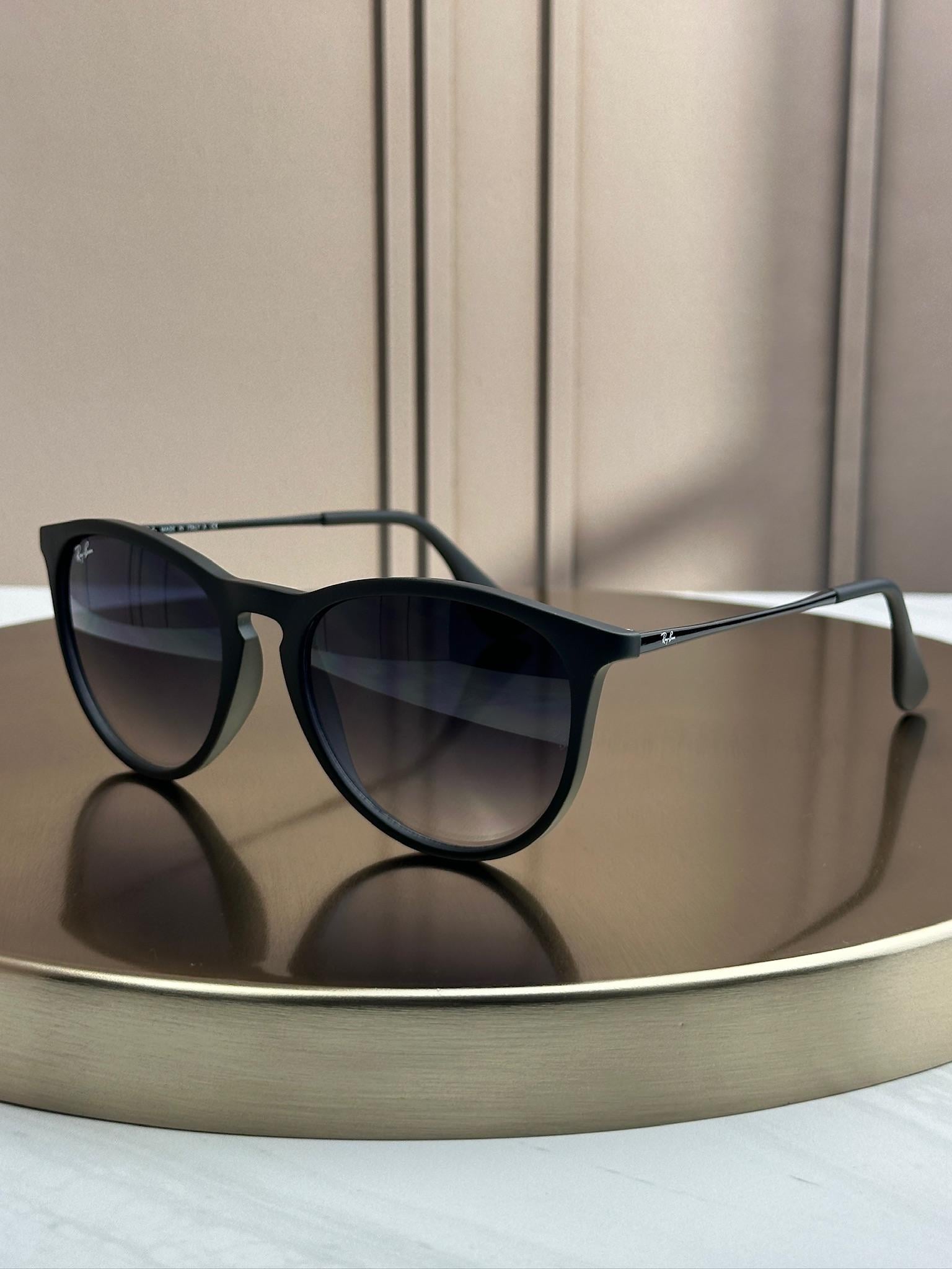 Сонцезахисні окуляри RAY-BAN Erika RB4171 матові сіро-блакитні лінзи градієнт круглі жіночі Чорний