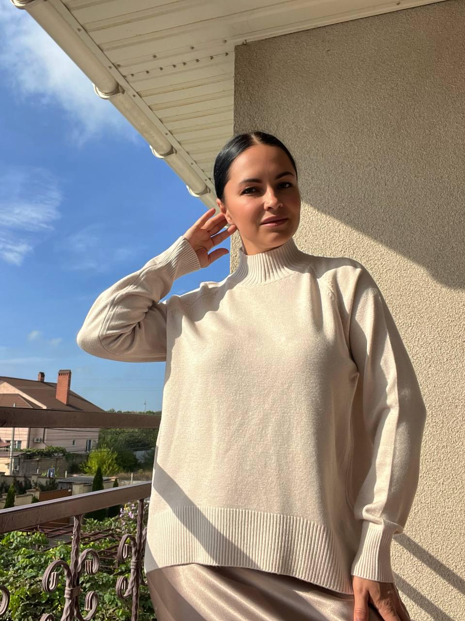 Свитер женский A-N 1066 тонкий широкий высокий воротник OS Бежевый (2753) - фото 2