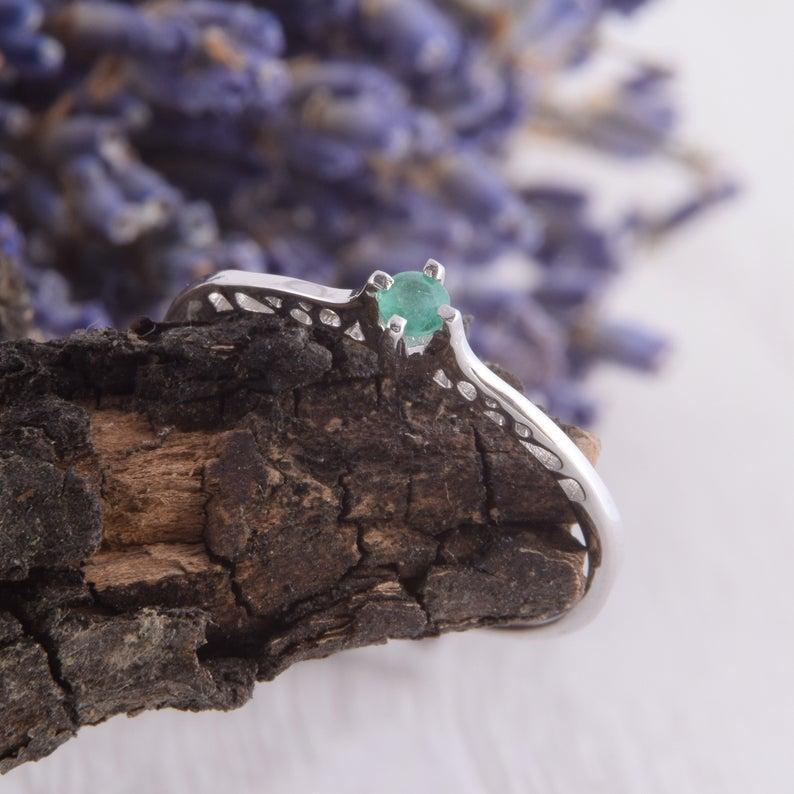 Кільце з білого золота зі смарагдом (2248932469)