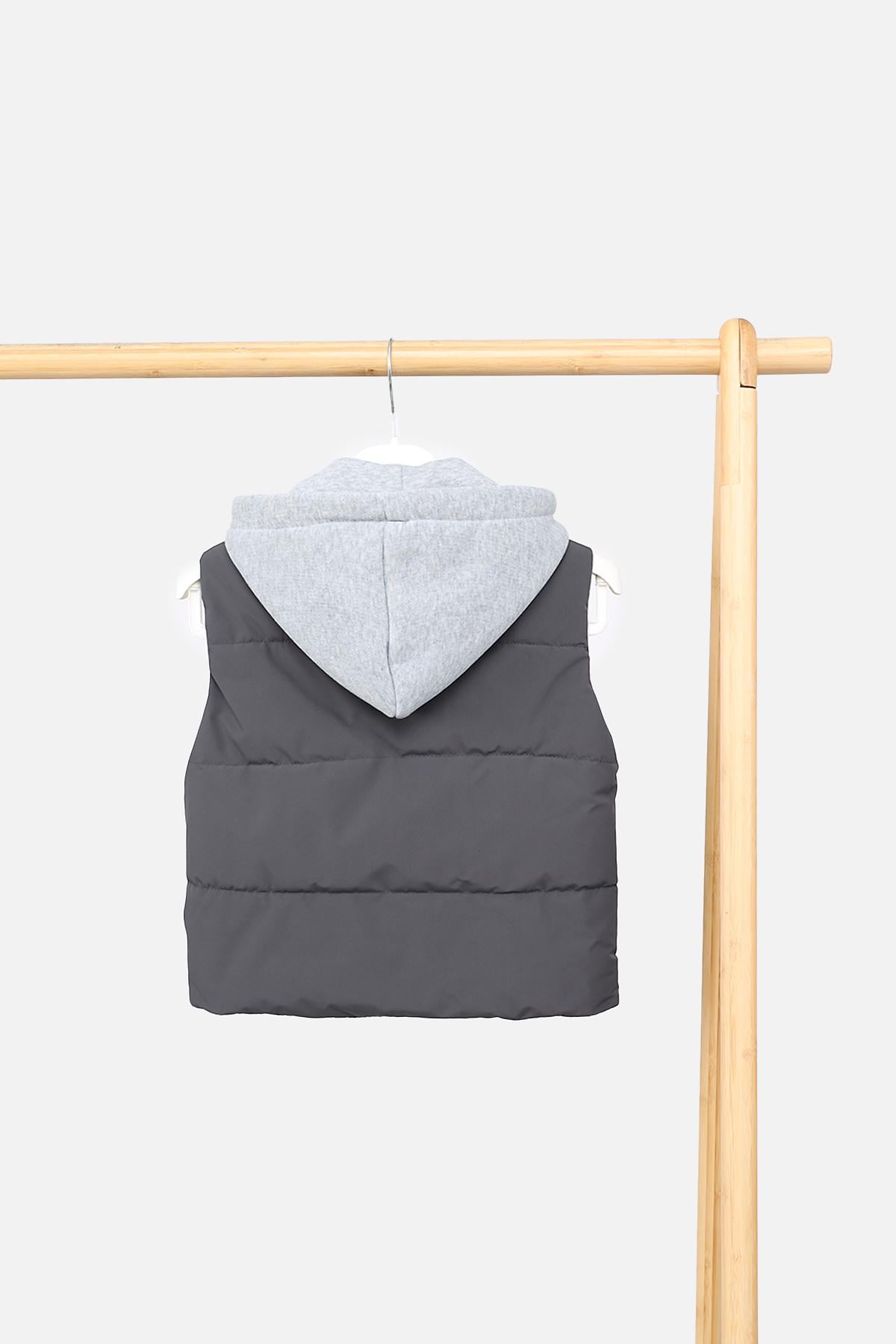 Жилет для мальчика утепленный ЦБ-00289741 92 см Темно-серый