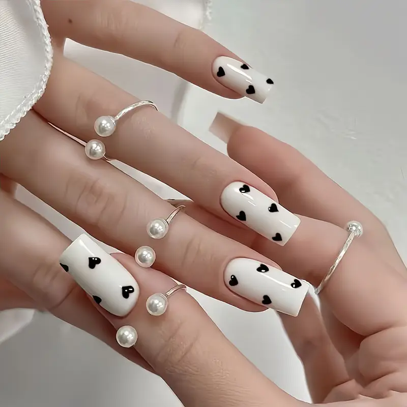 Ногти накладные Мини сердечки квадрат средней длины с клеевыми стиками 24 шт. Белый с черным (3000003750) - фото 2 Ногти накладные Мини сердечки квадрат средней длины с клеевыми стиками 24 шт. Белый с черным (3000003750) - фото 2