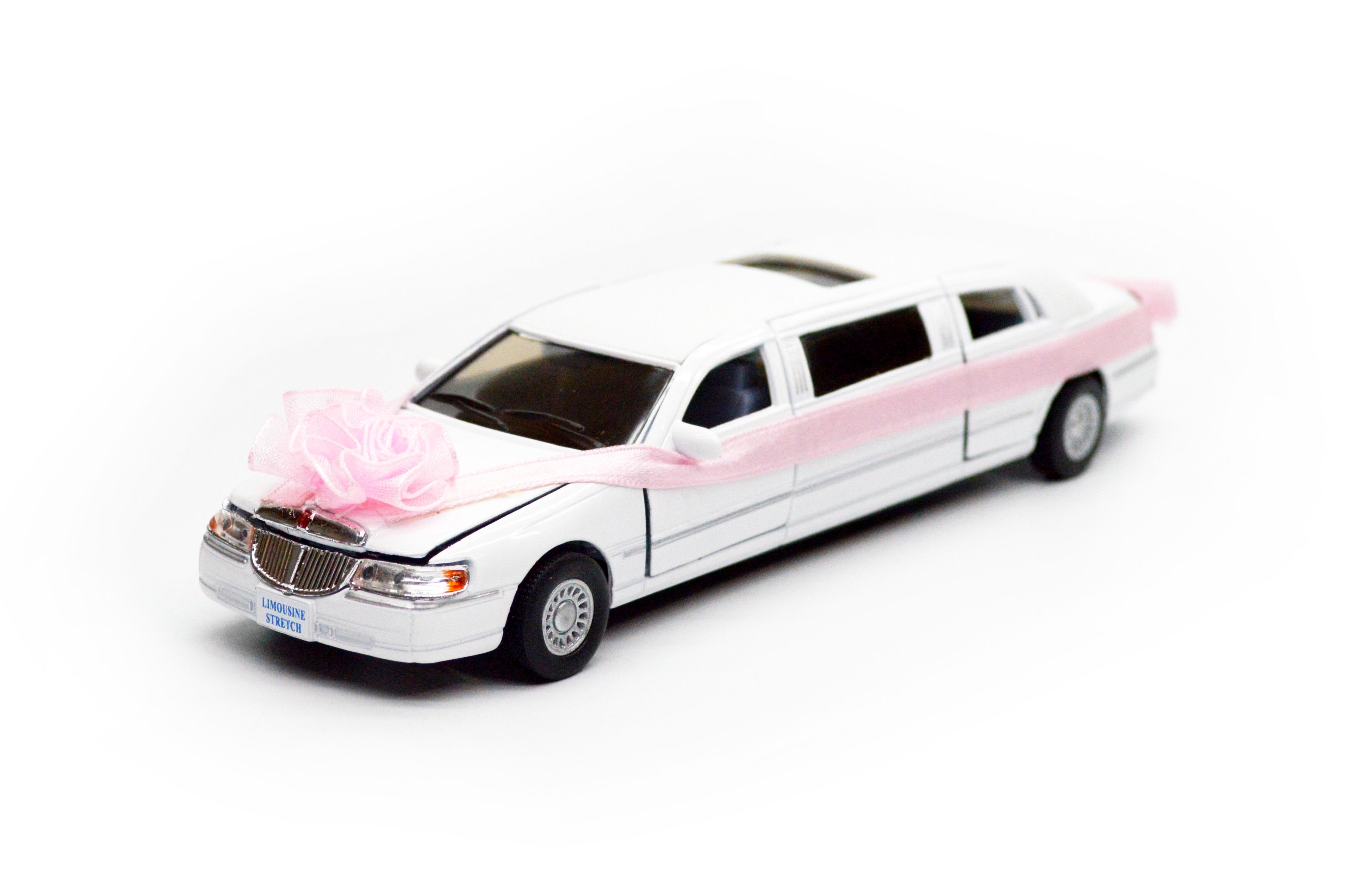 Машина KINSMART металлическая KT7001WW 1999 Lincoln Town Car Stretch Love Limousine
