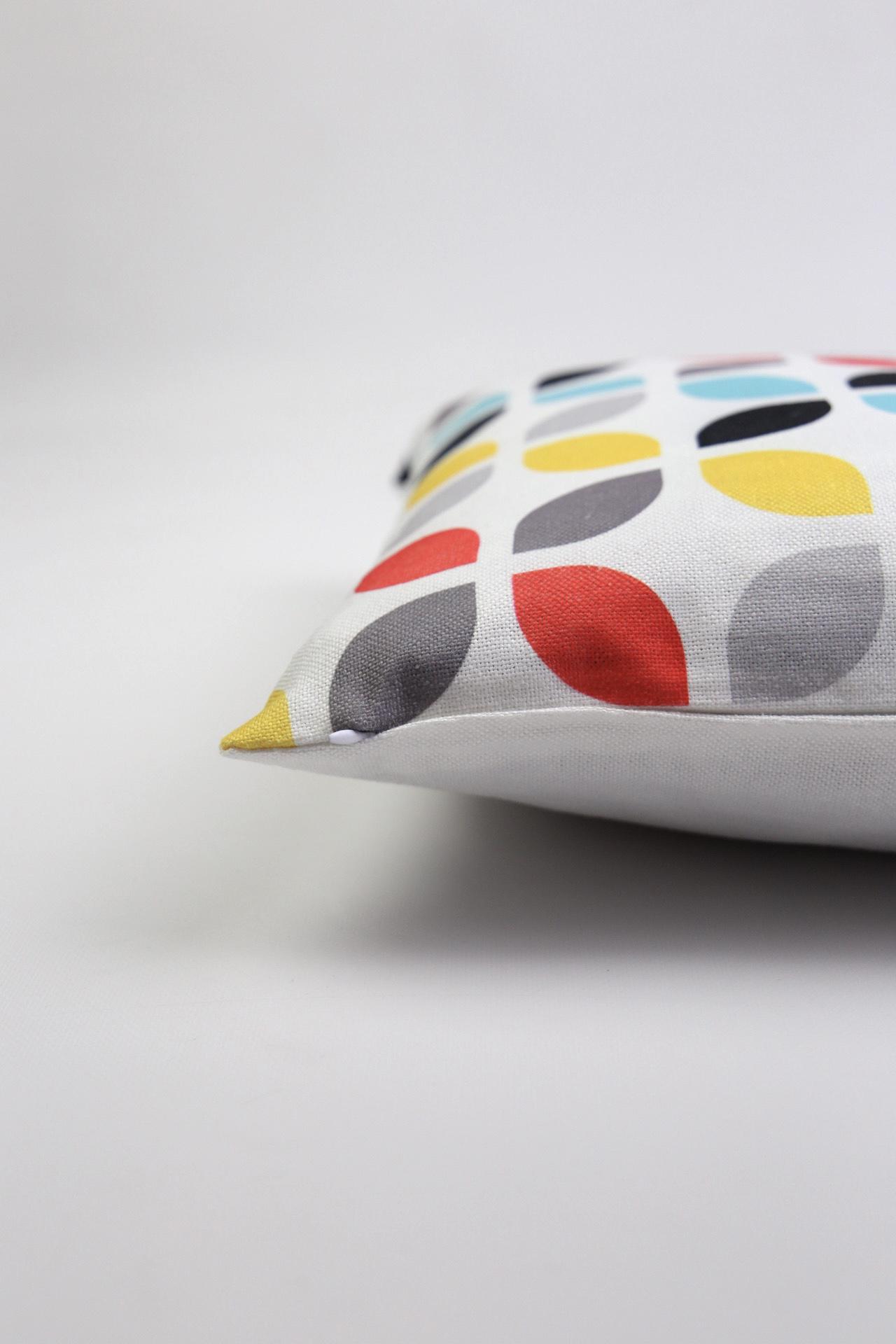 Наволочка декоративная односторонняя Лепестки 45х45 см (00000010453) - фото 3 Наволочка декоративная односторонняя Лепестки 45х45 см (00000010453) - фото 3