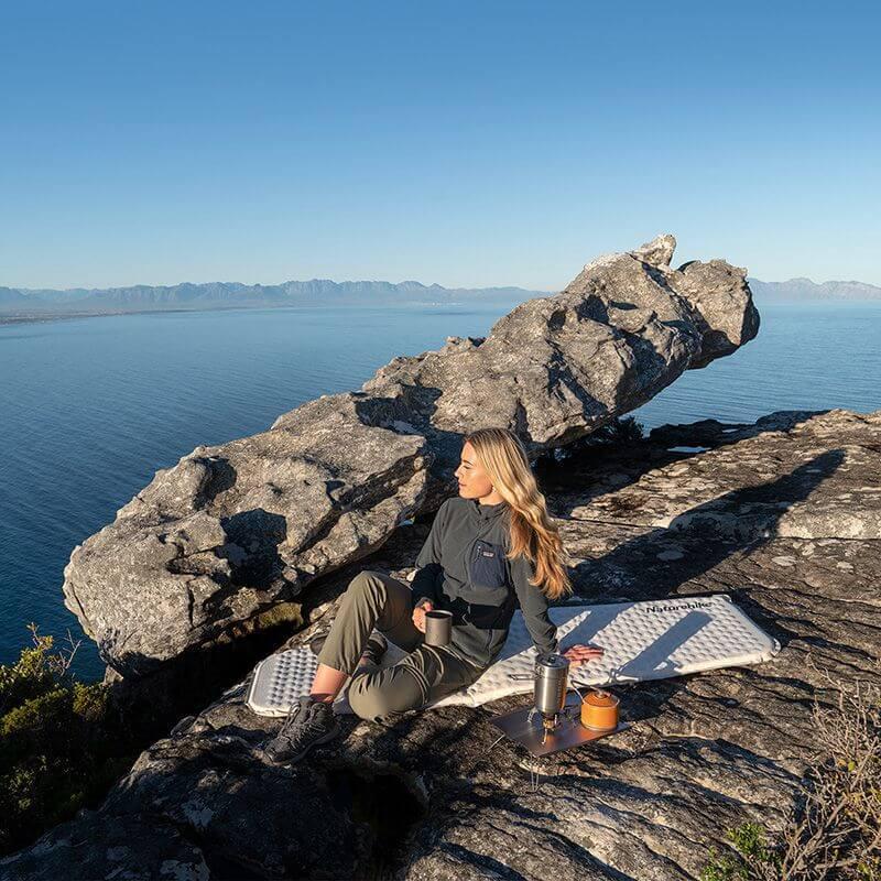 Самонадувной коврик Naturehike CNK2300DZ013 35 мм 185 см Светло-серый (6976023926976) - фото 4