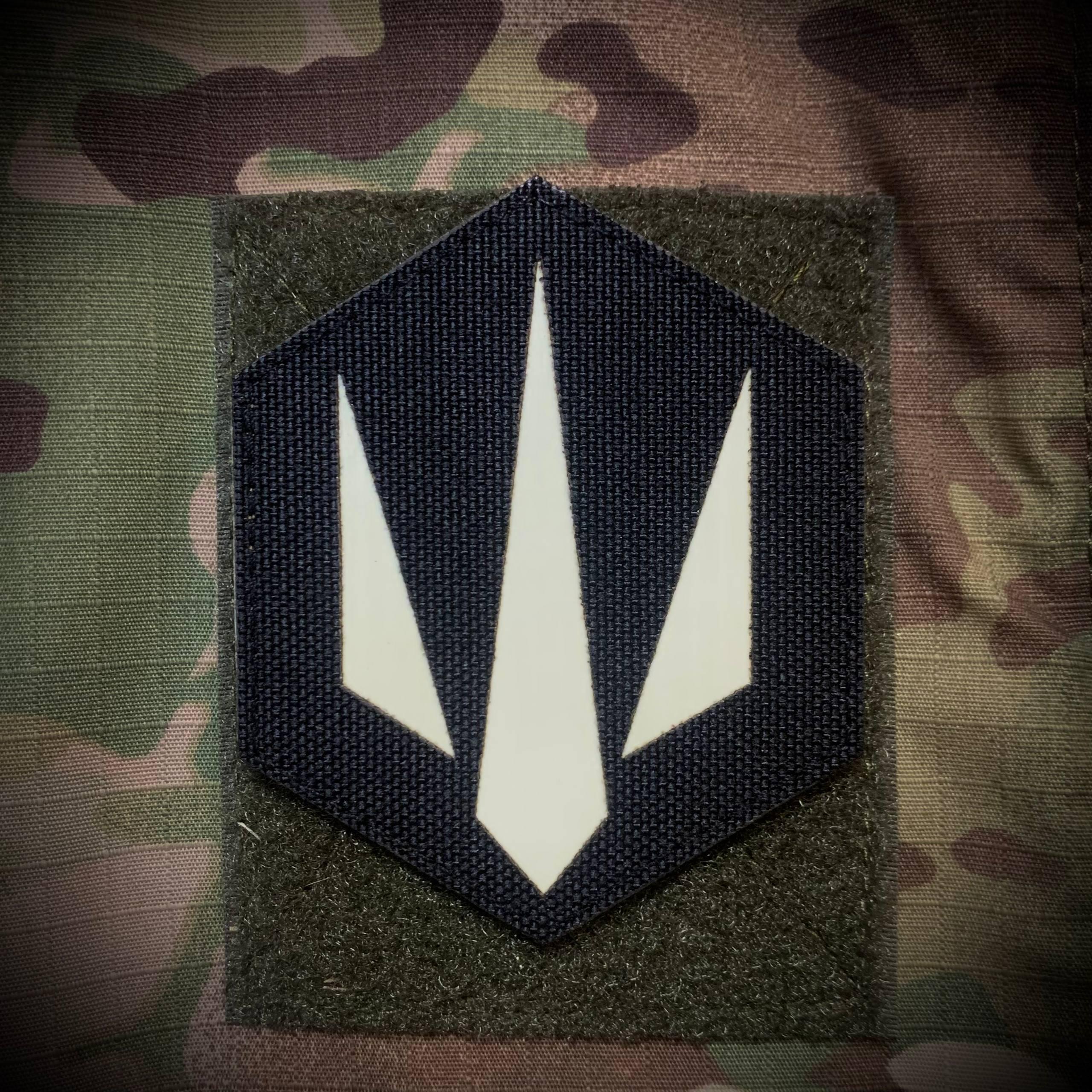 Шеврон на липучке Laser Cut СБС Знак Силы Безпилотных Систем 8х9 см Черный/Люминисцентный - фото 3 Шеврон на липучке Laser Cut СБС Знак Силы Безпилотных Систем 8х9 см Черный/Люминисцентный - фото 3