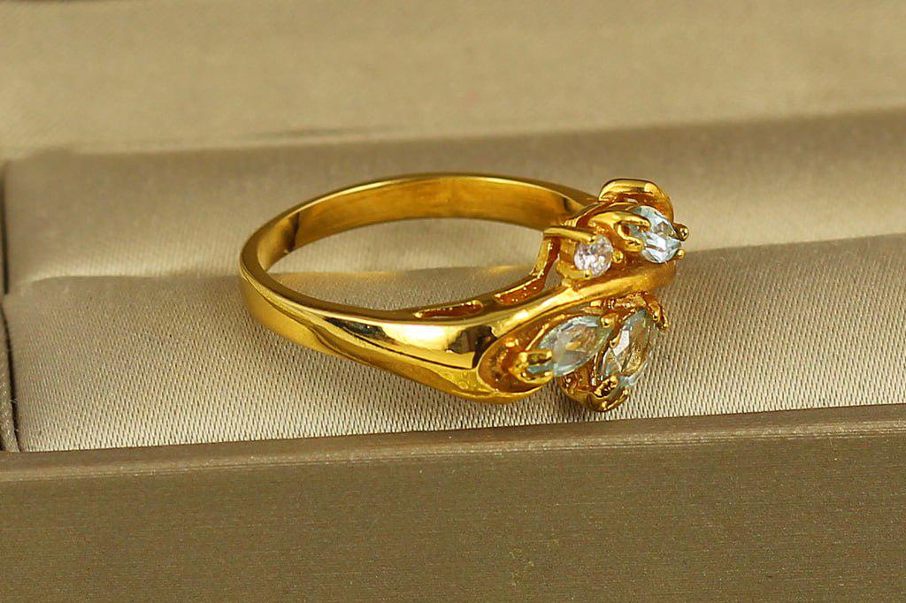 Кольцо Три черта голубой топаз р. 19 Золотистый (28957069) - фото 3