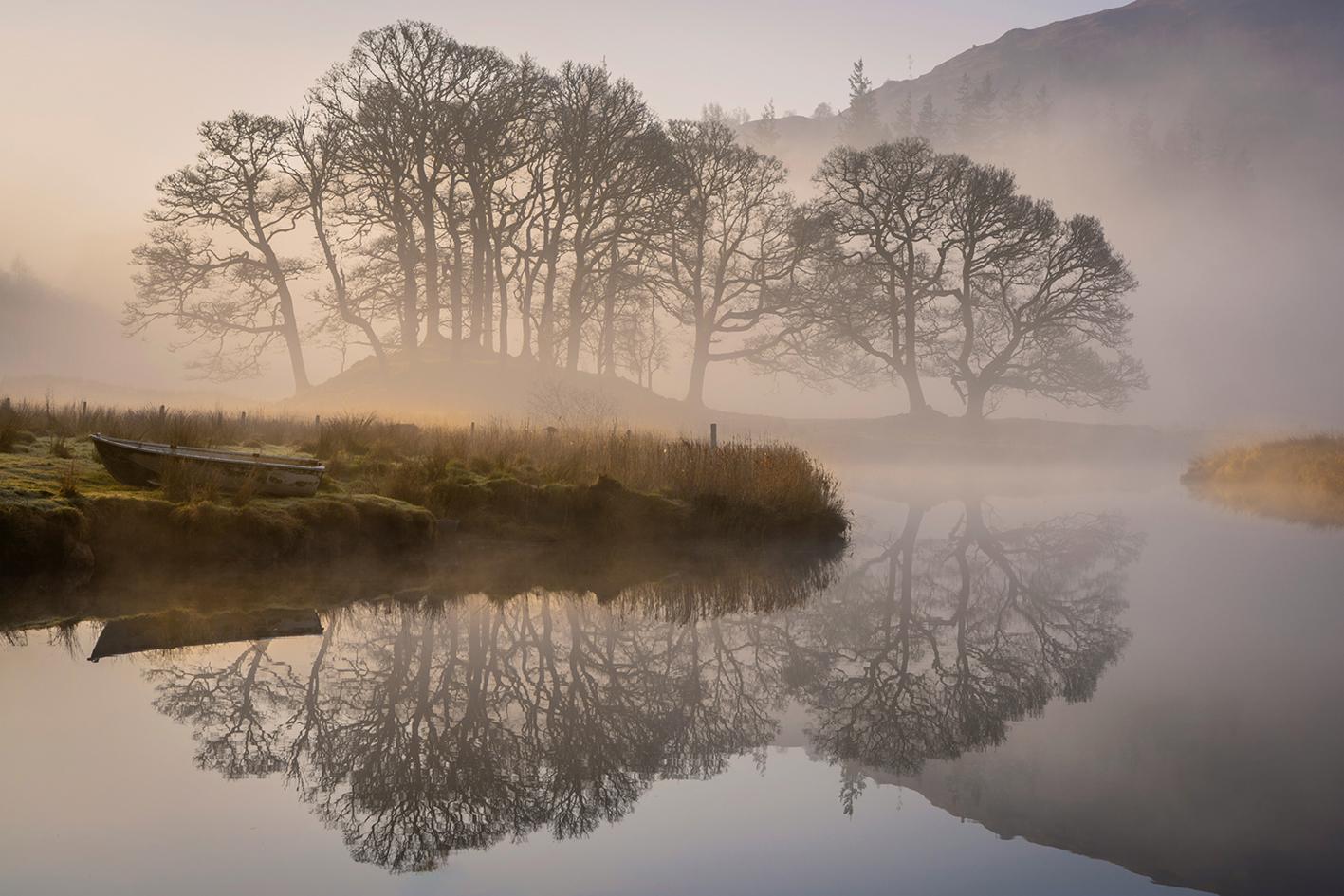 Фотообои флизелиновые Upstream Туман над озером 180х120 см (S5NTR-118/2)