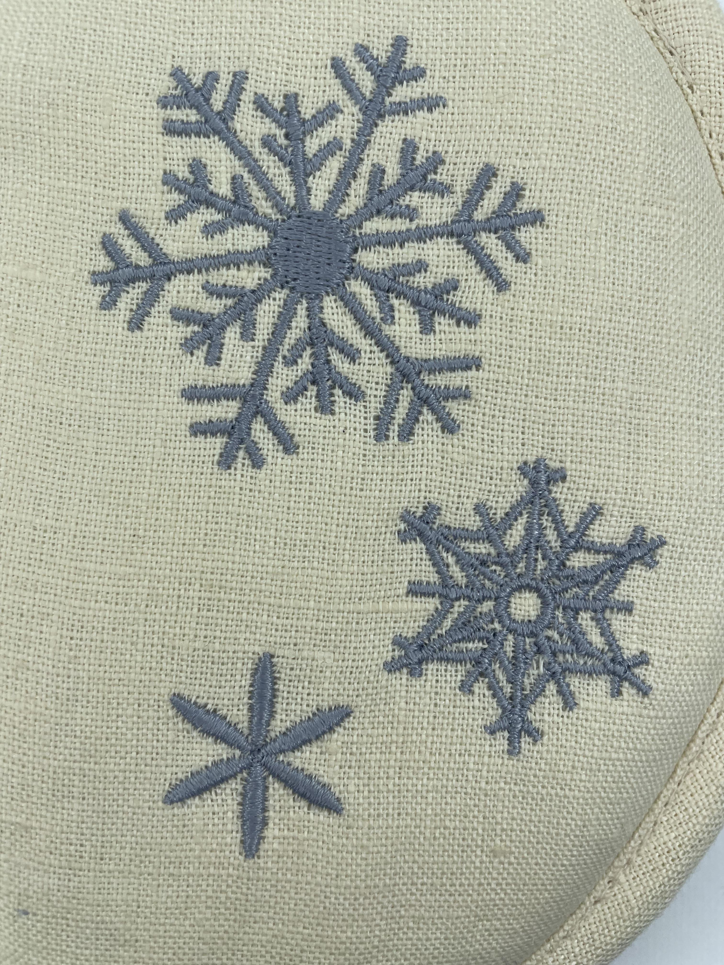 Прихватка в форме сердечка с вышивкой Снежинки (30100314) - фото 4 Прихватка в форме сердечка с вышивкой Снежинки (30100314) - фото 4