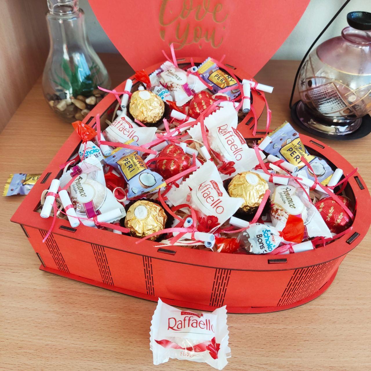 Подарочный бокс с конфетами и 101 причиной Почему я тебя люблю для девушки (ar142)