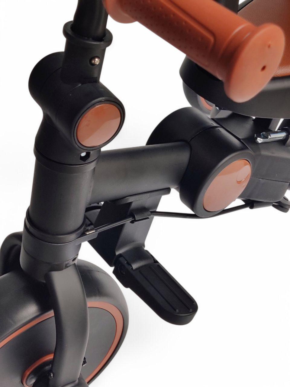 Велосипед 3в1 з батьківською ручкою та піддашком Royal Leather Trike 105-2 триколісний із 2 режимами коліс Чорний (105-2r-s1) - фото 7 Велосипед 3в1 з батьківською ручкою та піддашком Royal Leather Trike 105-2 триколісний із 2 режимами коліс Чорний (105-2r-s1) - фото 7