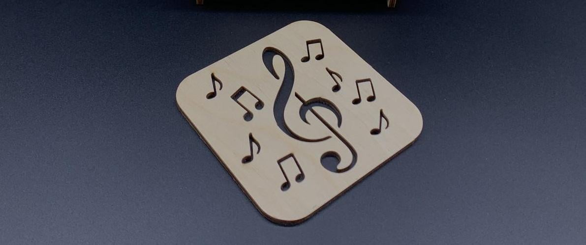 Подставка под горячее деревянная с резьбой Скрипичный ключ 10х10 см Дерево (Х-138)