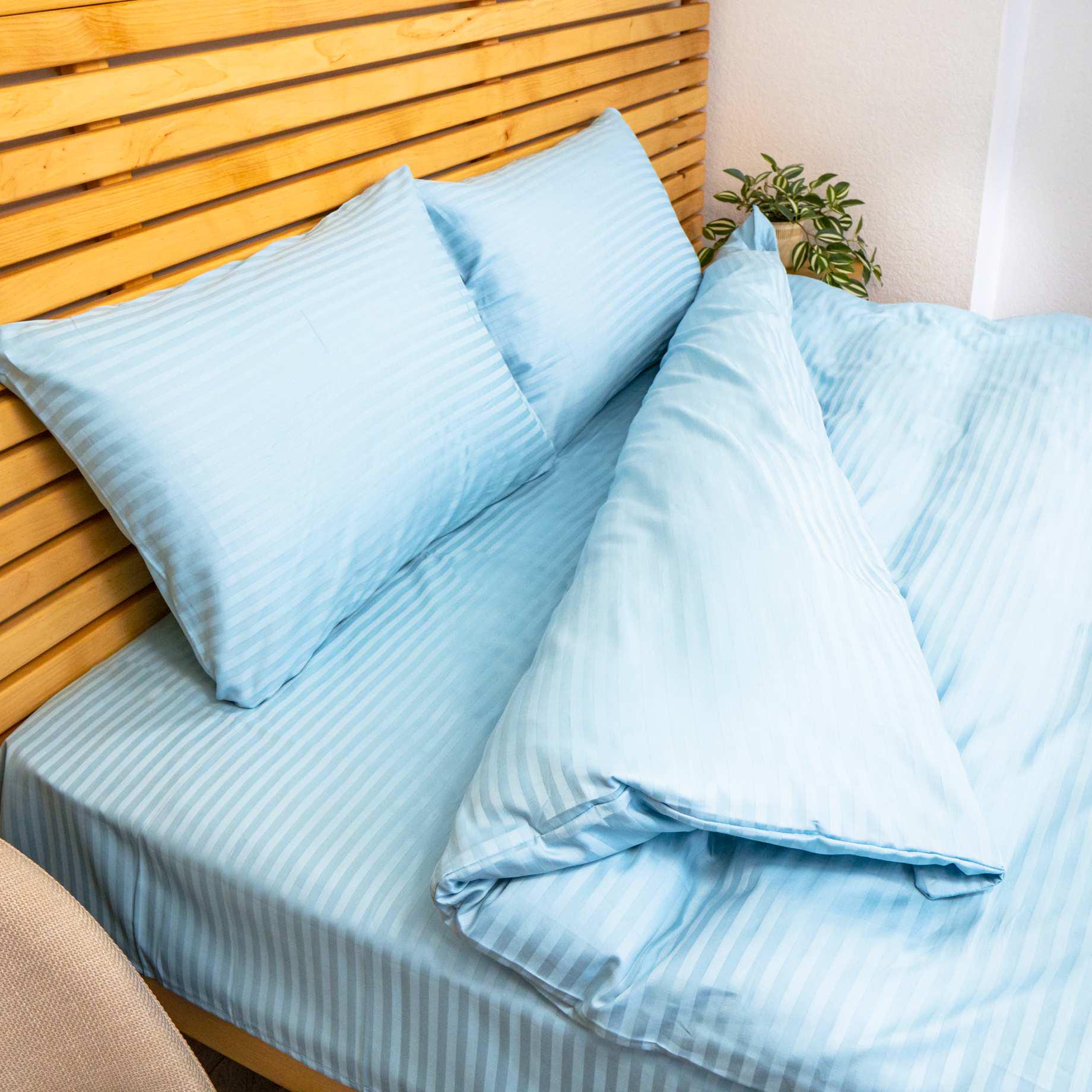 Наволочка YouStar 125 г/м2 страйп сатин 70х70 см 1 шт. Голубой (nav-sst-70x70-blue) - фото 1 Наволочка YouStar 125 г/м2 страйп сатин 70х70 см 1 шт. Голубой (nav-sst-70x70-blue) - фото 1