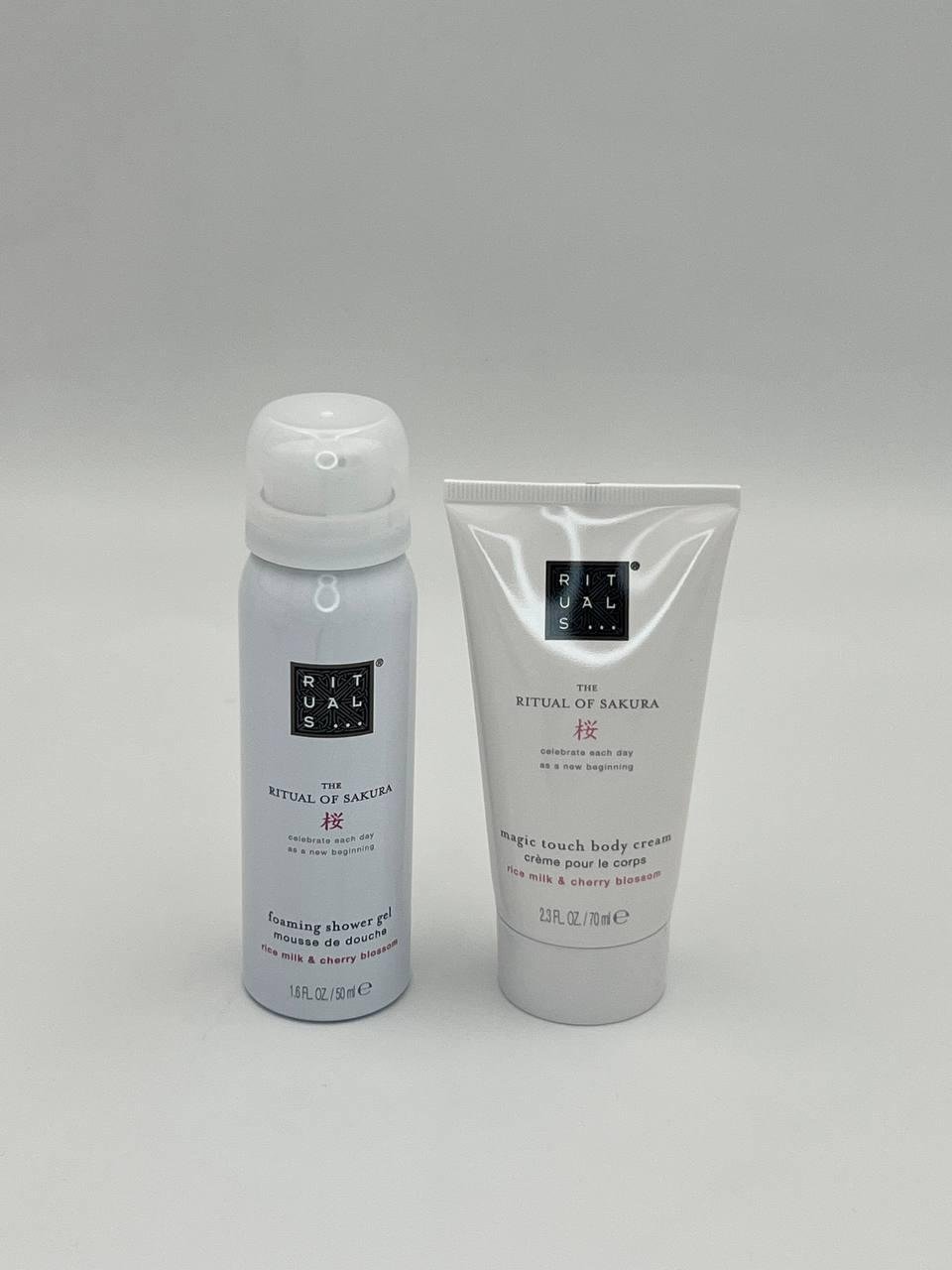 Набор RITUALS Sakura Mini Travel Set гель для душа 50 мл/крем для тела 70 мл (tun33) - фото 3
