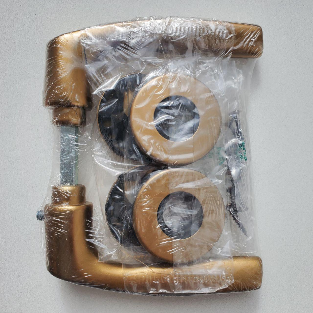 Дверная ручка Ghidini Gabry с накладкой под цилиндр Античная бронза (25105668) - фото 2 Дверная ручка Ghidini Gabry с накладкой под цилиндр Античная бронза (25105668) - фото 2