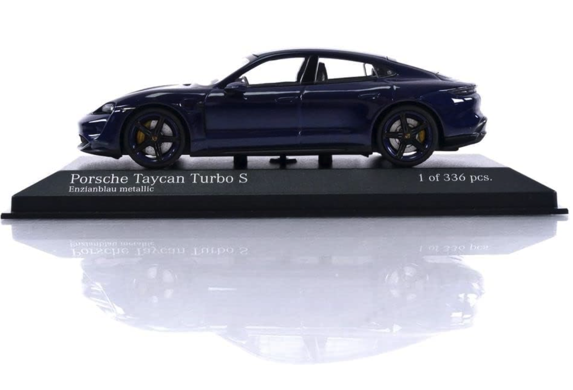 ᐉ Модель автомобиля Porsche Taycan Turbo S Blue Scale 1:43