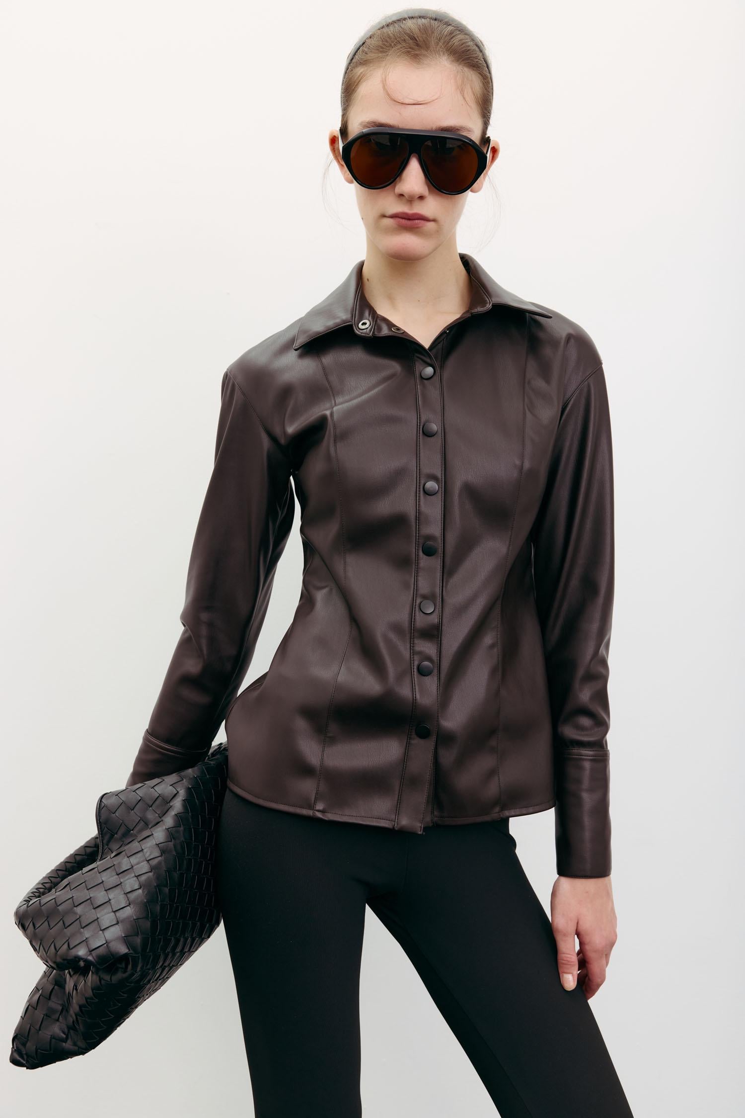 Сорочка з екошкіри приталена жіноча THE LACE шоколадна XS