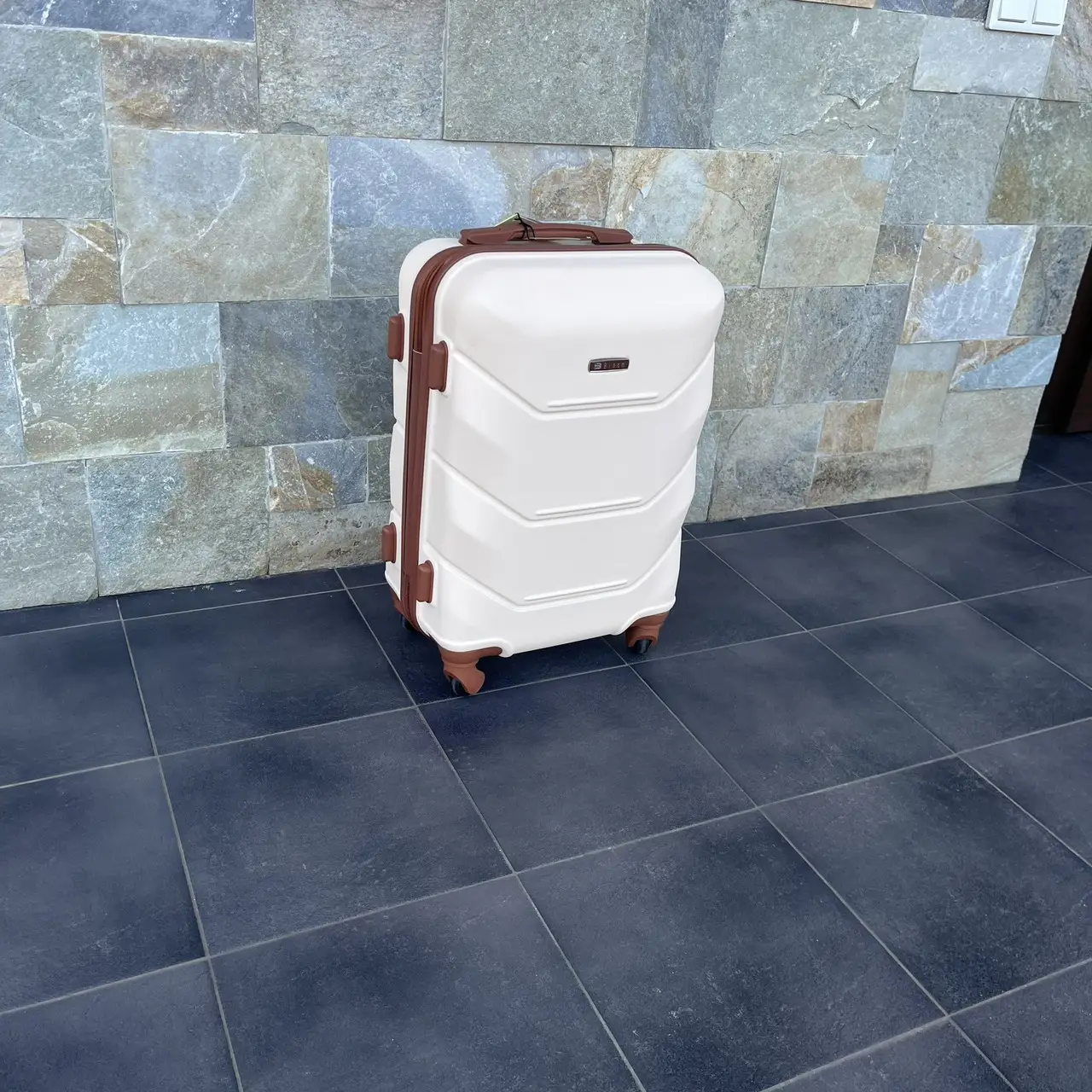 Валіза Bloom 1506 S 38 л Молочний - фото 2 Валіза Bloom 1506 S 38 л Молочний - фото 2