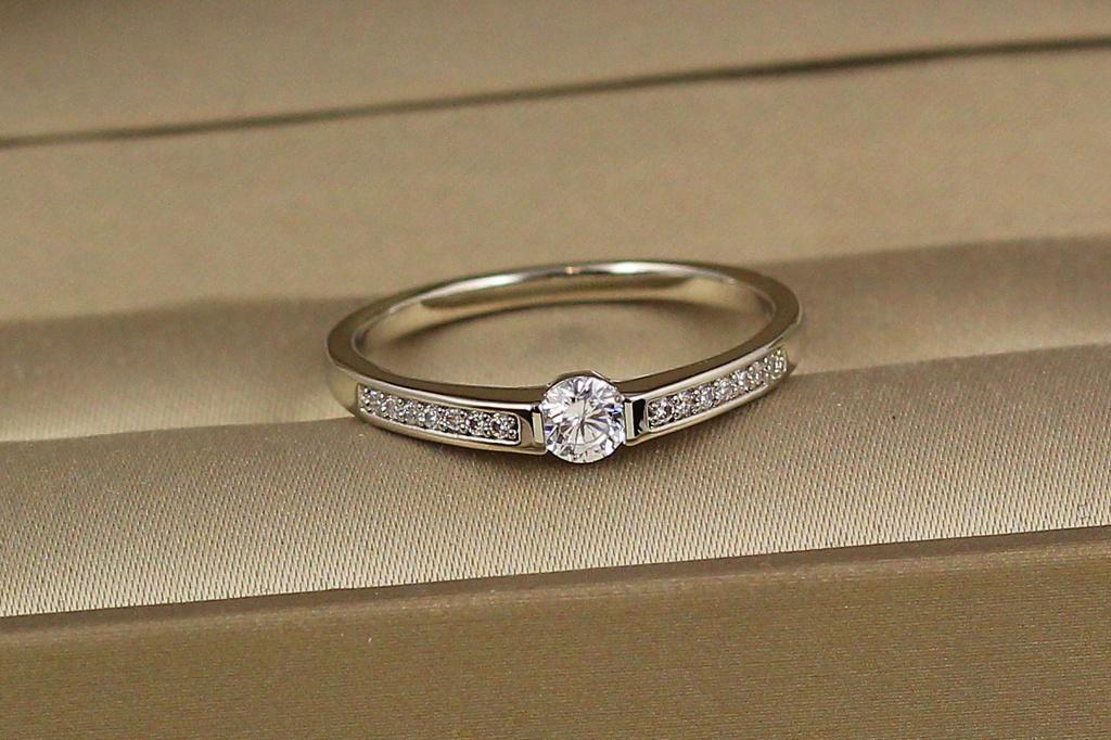 Кольцо Xuping Jewelry пряжка с белым камнем р. 20 Серебристый (1831377665)