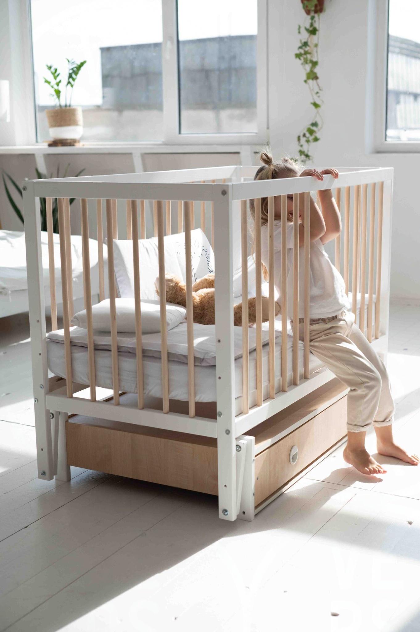 Кроватка детская Кузя Сказка с ящиком Коричневый