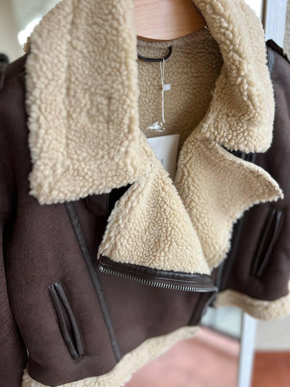 Дубленка женская Aftf Basic 2413 короткая косуха оверсайз на молнии с мехом экозамша S Коричневый (3129) - фото 8 Дубленка женская Aftf Basic 2413 короткая косуха оверсайз на молнии с мехом экозамша S Коричневый (3129) - фото 8
