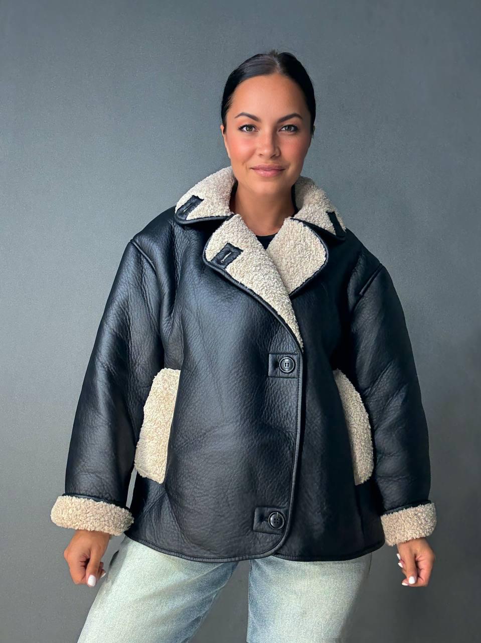 Дубленка женская Aftf Basic 242 с бежевым мехом на пуговицах S Черный (5019) - фото 4 Дубленка женская Aftf Basic 242 с бежевым мехом на пуговицах S Черный (5019) - фото 4