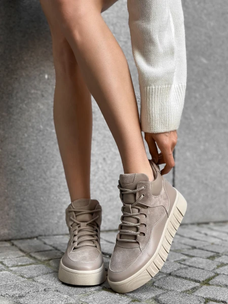 Кеди жіночі замшеві хайтопи зі шкіряними вставками на хутрі р. 39 25,5 см Бежевий - фото 4 Кеди жіночі замшеві хайтопи зі шкіряними вставками на хутрі р. 39 25,5 см Бежевий - фото 4