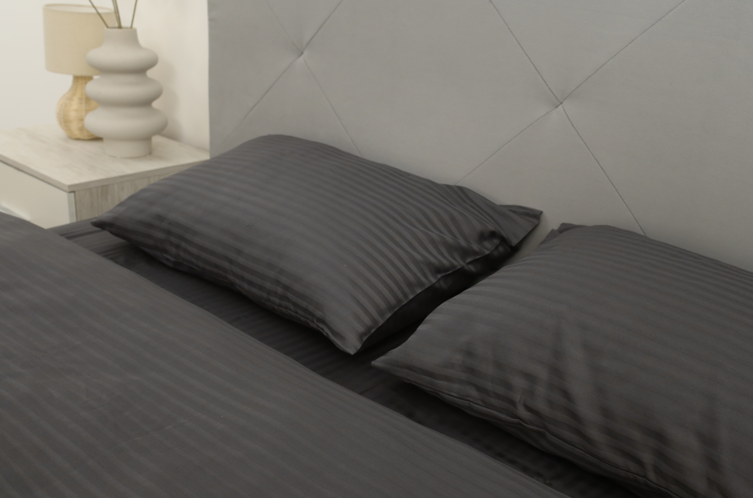 Комплект постельного белья семейный Amore steelgray4005 страйп-сатин Серый (KPB-As-STLux-steelgray4005 70x70_) - фото 3 Комплект постельного белья семейный Amore steelgray4005 страйп-сатин Серый (KPB-As-STLux-steelgray4005 70x70_) - фото 3