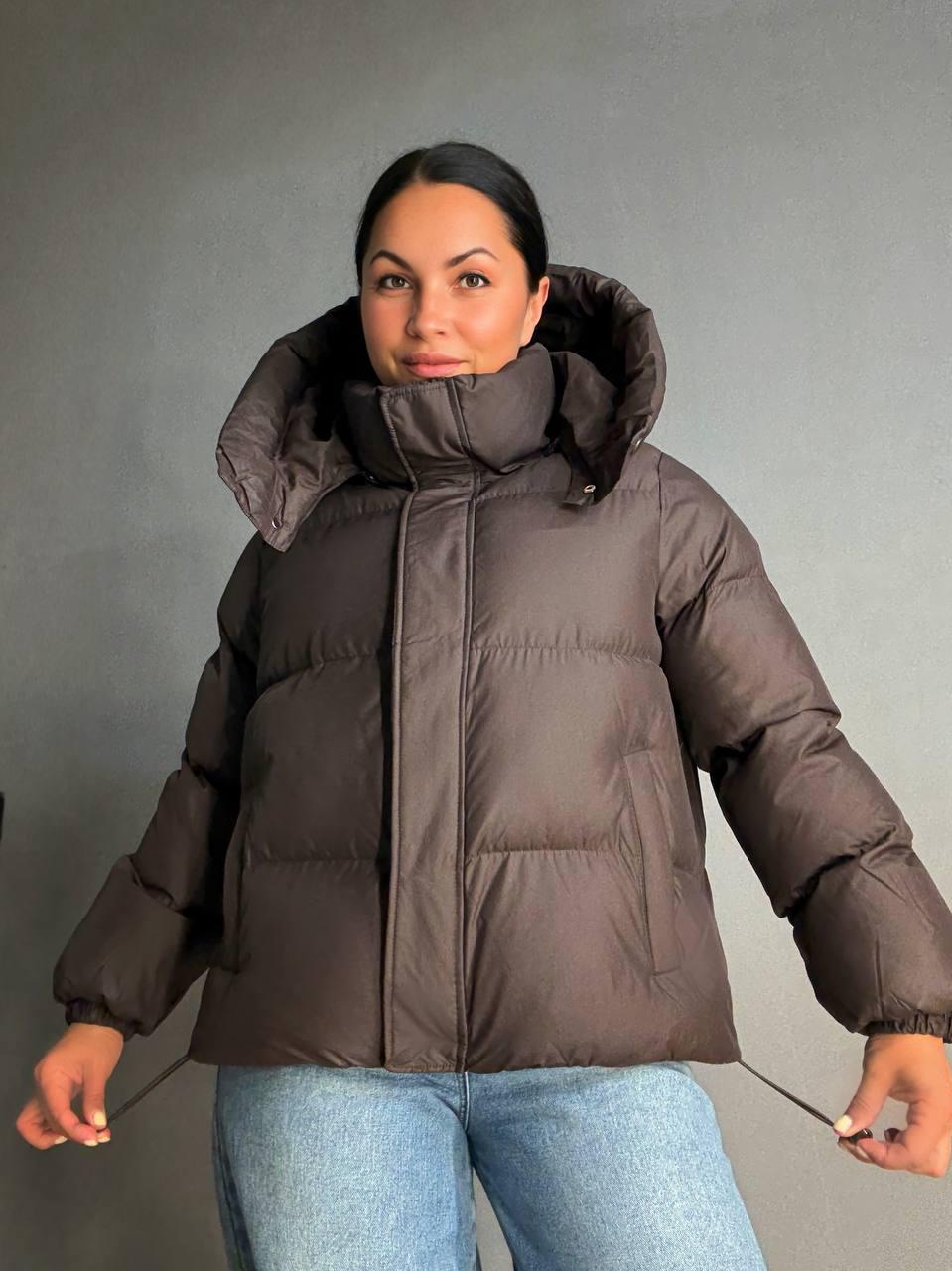 Куртка женская Lady Yep 10005 дутая пуффер с капюшоном р. 42 Коричневый - фото 8 Куртка женская Lady Yep 10005 дутая пуффер с капюшоном р. 42 Коричневый - фото 8