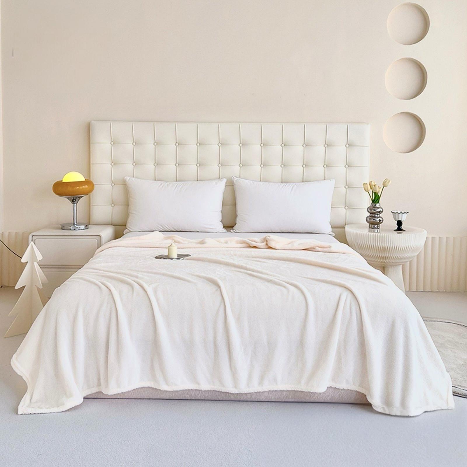 Плед-покривало з мікрофібри Malloory Home 180x200 см Молочний (1841-4) - фото 1