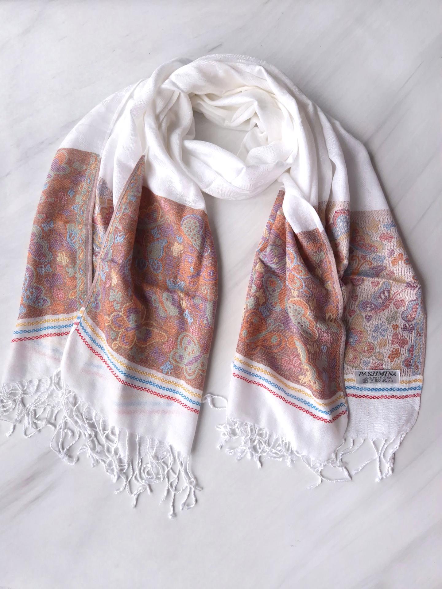 Шарф-палантин жіночий з імітацією вишивки та пензлями весна-осінь 184х70 см Молочний (15089) - фото 3 Шарф-палантин жіночий з імітацією вишивки та пензлями весна-осінь 184х70 см Молочний (15089) - фото 3