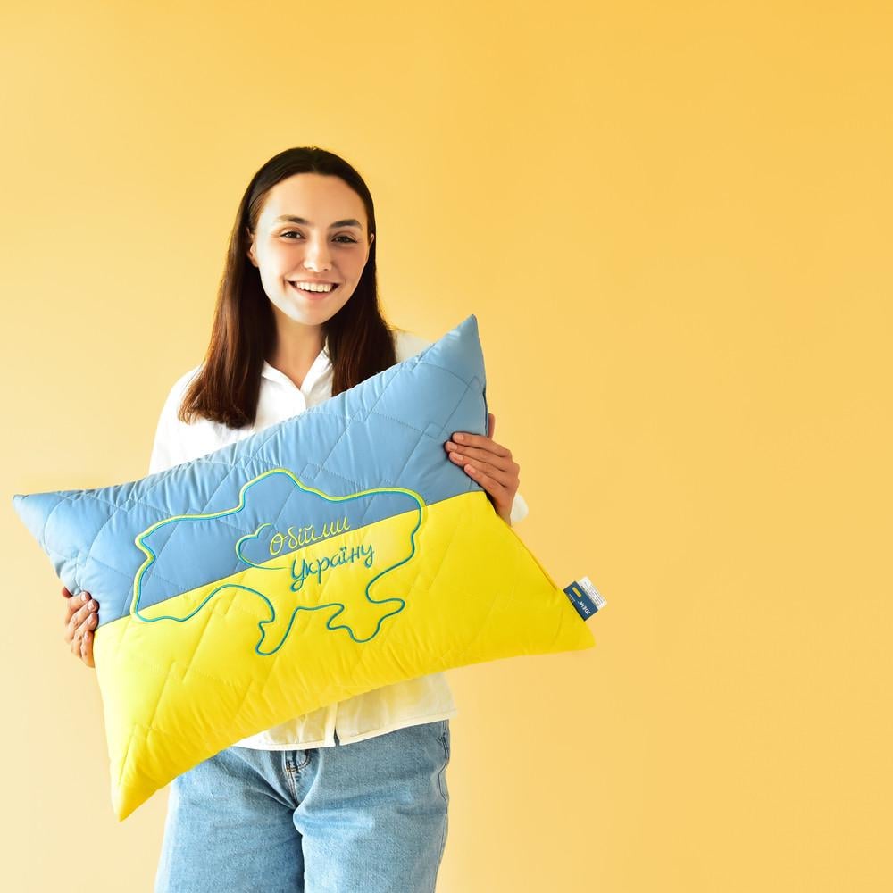 Подушка декоративная IDEIA Обними Украину 45х65 см Желто-голубой (23454) - фото 5 Подушка декоративная IDEIA Обними Украину 45х65 см Желто-голубой (23454) - фото 5