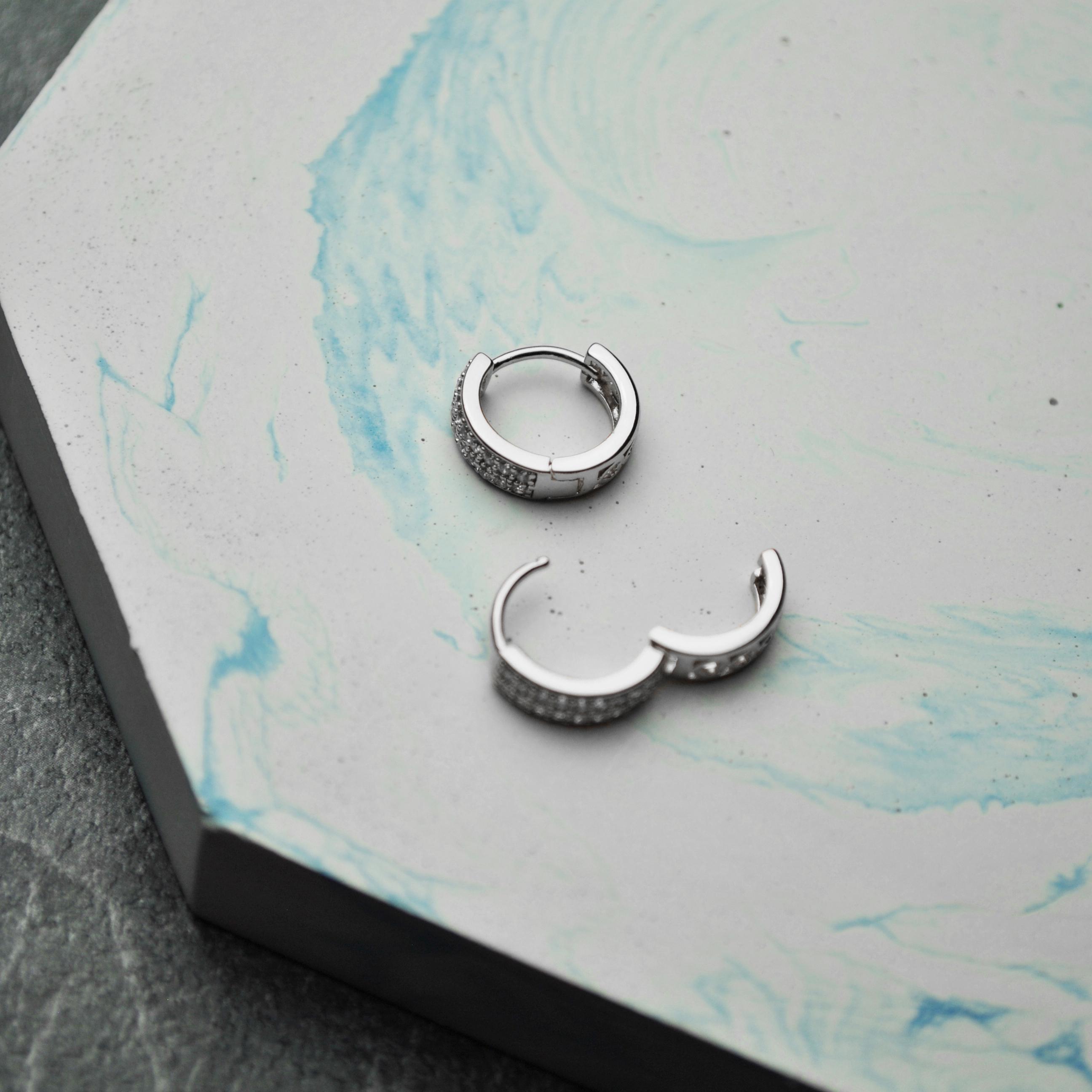 Серьги кольца с фианитами медицинская сталь родий (x171-1) - фото 3 Серьги кольца с фианитами медицинская сталь родий (x171-1) - фото 3